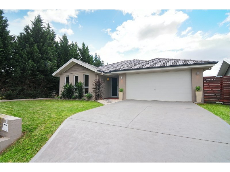 70 Emerald Drive, Meroo Meadow NSW 2540