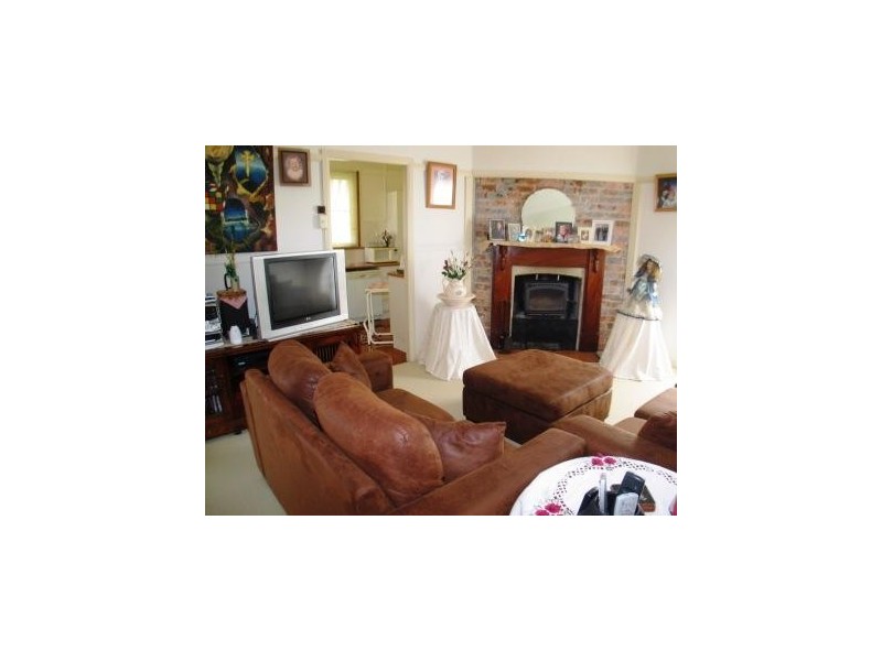 17 Cambewarra Road, Bomaderry NSW 2541