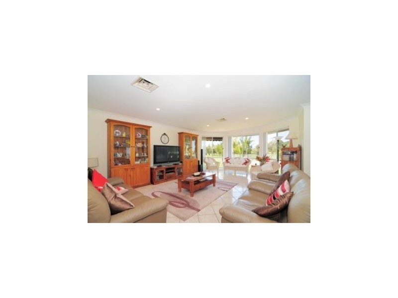 94 Morschels Lane, Meroo Meadow NSW 2540