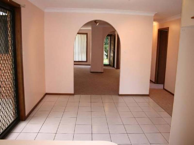43 Yeovil Drive, Bomaderry NSW 2541