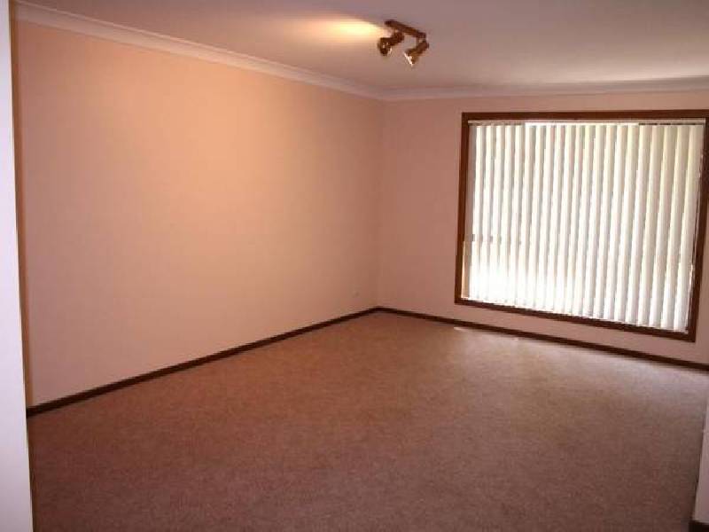 43 Yeovil Drive, Bomaderry NSW 2541