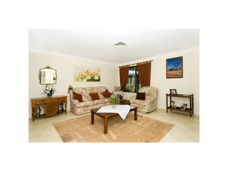 Freesia Crescent, Bomaderry NSW 2541