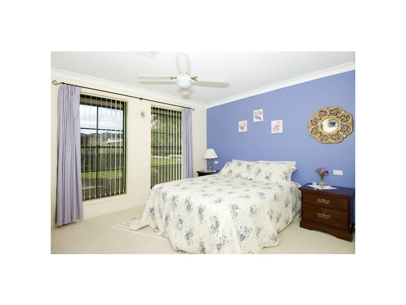 Freesia Crescent, Bomaderry NSW 2541