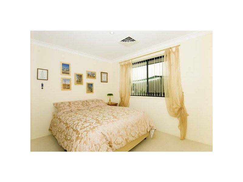 Freesia Crescent, Bomaderry NSW 2541