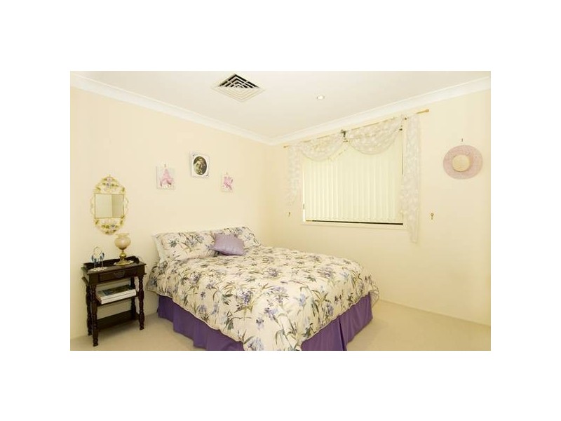 Freesia Crescent, Bomaderry NSW 2541