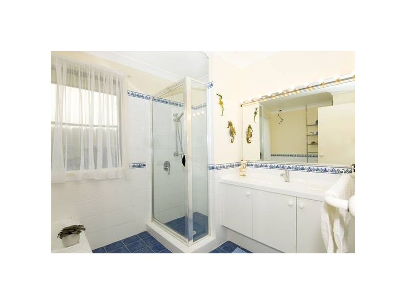 Freesia Crescent, Bomaderry NSW 2541