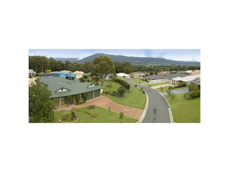 Freesia Crescent, Bomaderry NSW 2541