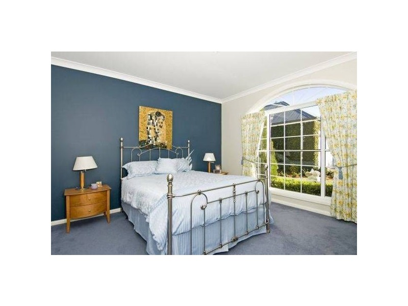 38 Elvin Drive, Bomaderry NSW 2541