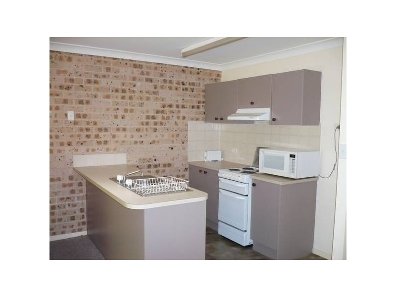 2/3 Harbour Blvd, Bomaderry NSW 2541