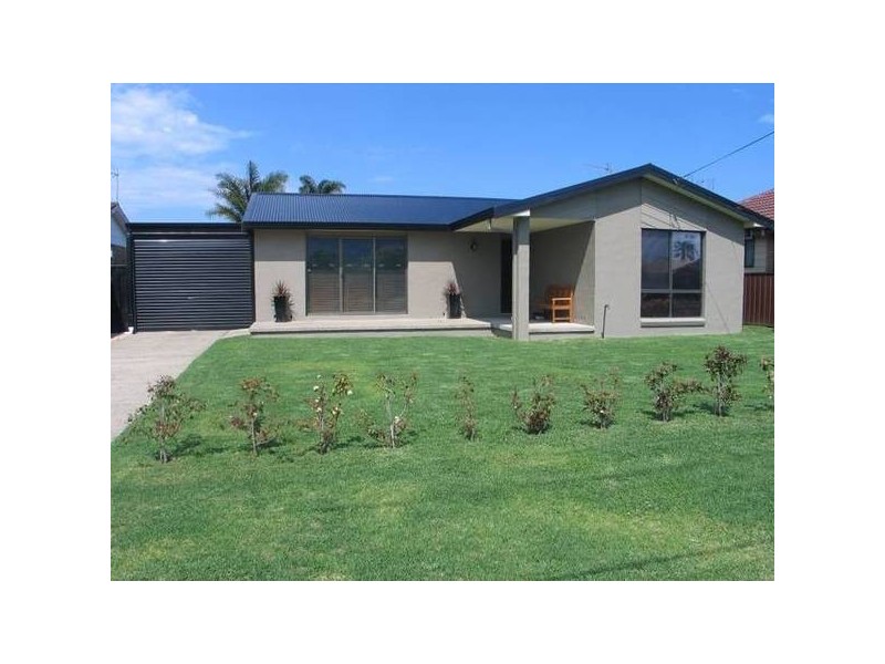 8 Oval Drive, Shoalhaven Heads NSW 2535
