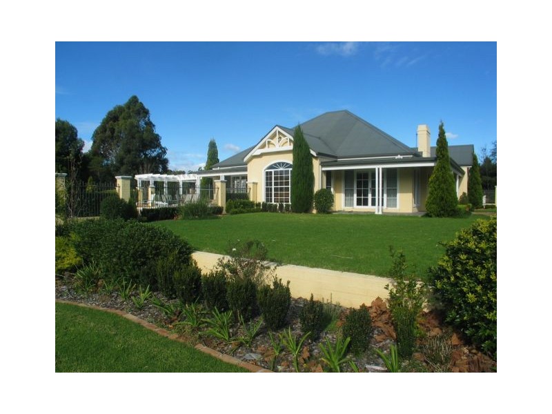 38 Elvin Drive, Bomaderry NSW 2541
