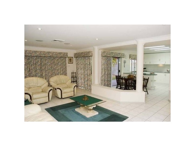 18 Sam Bezzina Drive, Beaconsfield QLD 4740