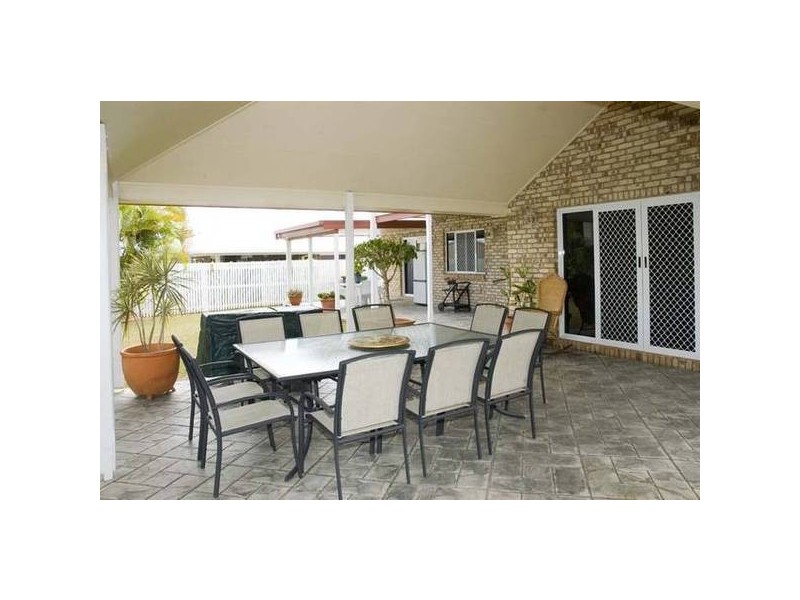 18 Sam Bezzina Drive, Beaconsfield QLD 4740