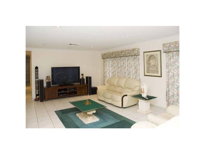 18 Sam Bezzina Drive, Beaconsfield QLD 4740