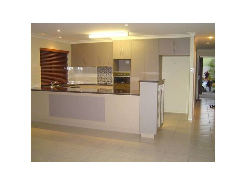 15 Rosemoor Crt, Glenella QLD 4740