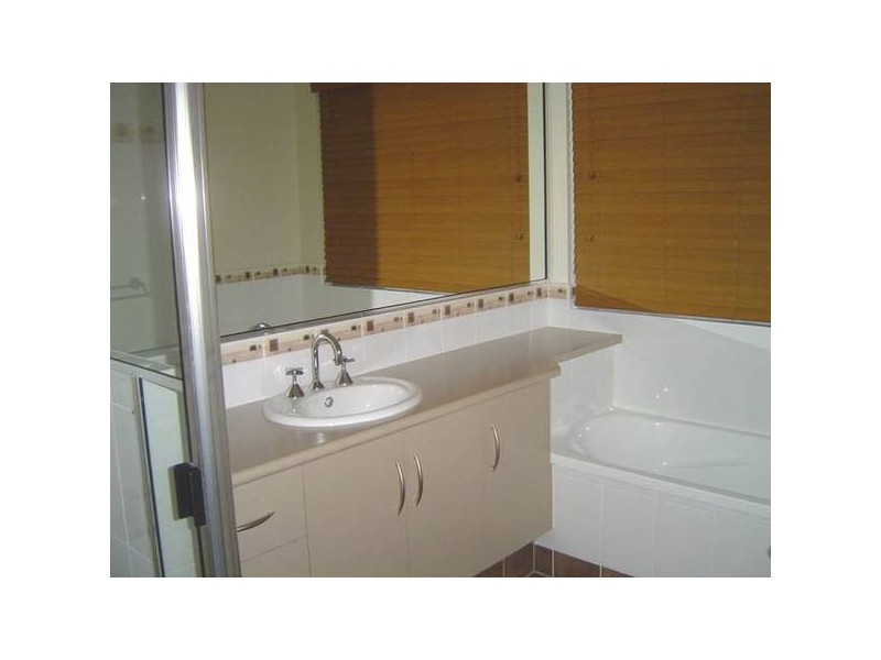 15 Rosemoor Crt, Glenella QLD 4740