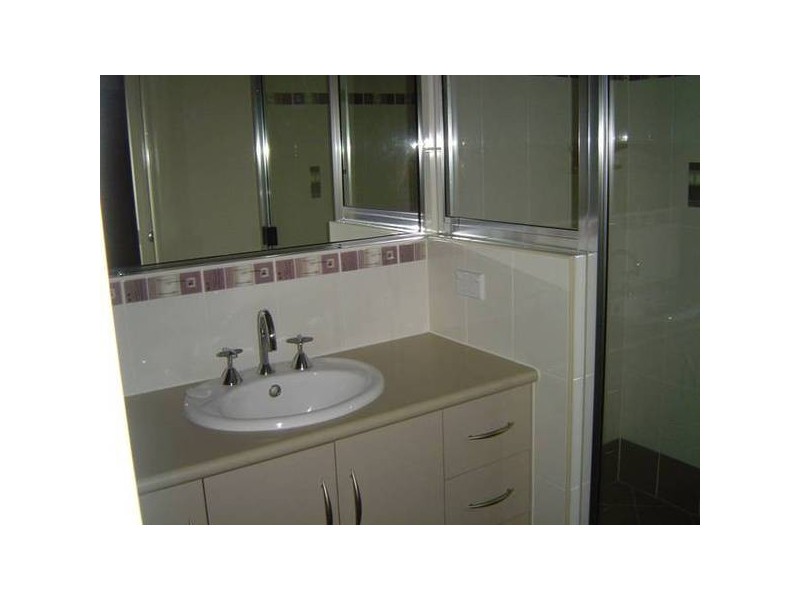 15 Rosemoor Crt, Glenella QLD 4740