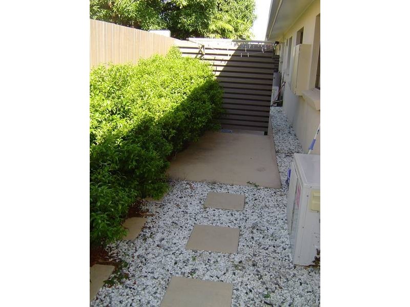 2/1 Symons Street, South Mackay QLD 4740