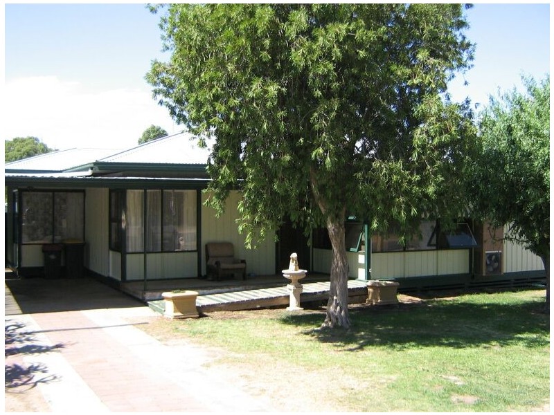 8 Fourth Street, Bordertown SA 5268