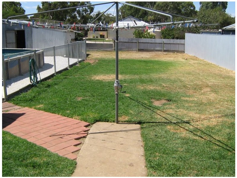 8 Fourth Street, Bordertown SA 5268