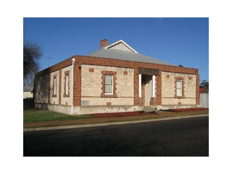 Cnr DeCourcey Street and West Terrace, Bordertown SA 5268