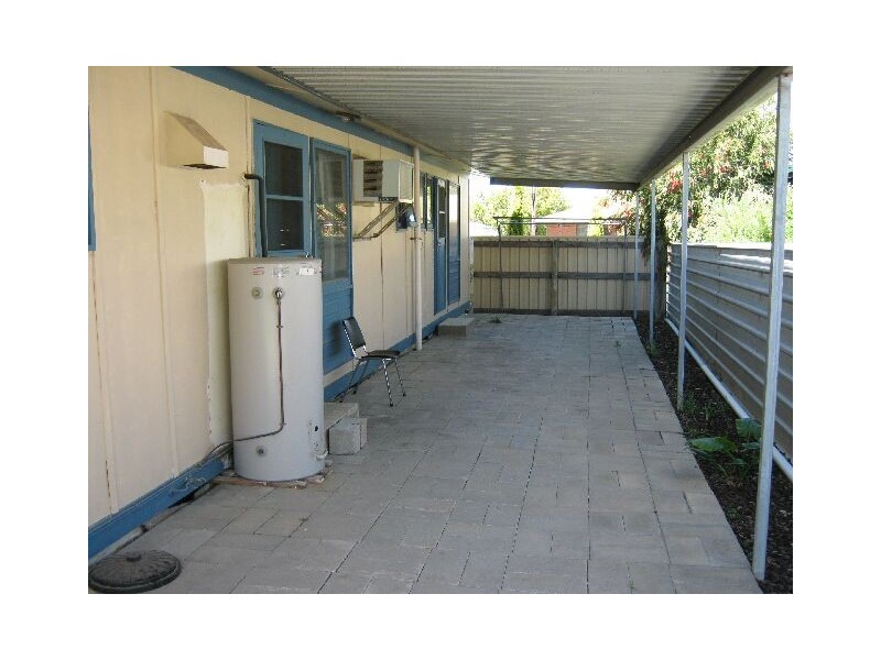 37 Tolmer Tce, Bordertown SA 5268