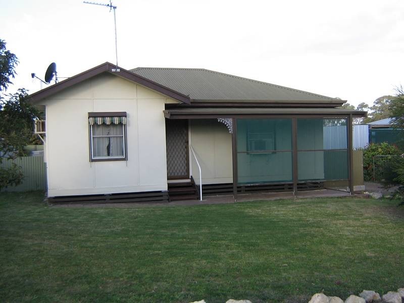 10 Fourth Street, Bordertown SA 5268
