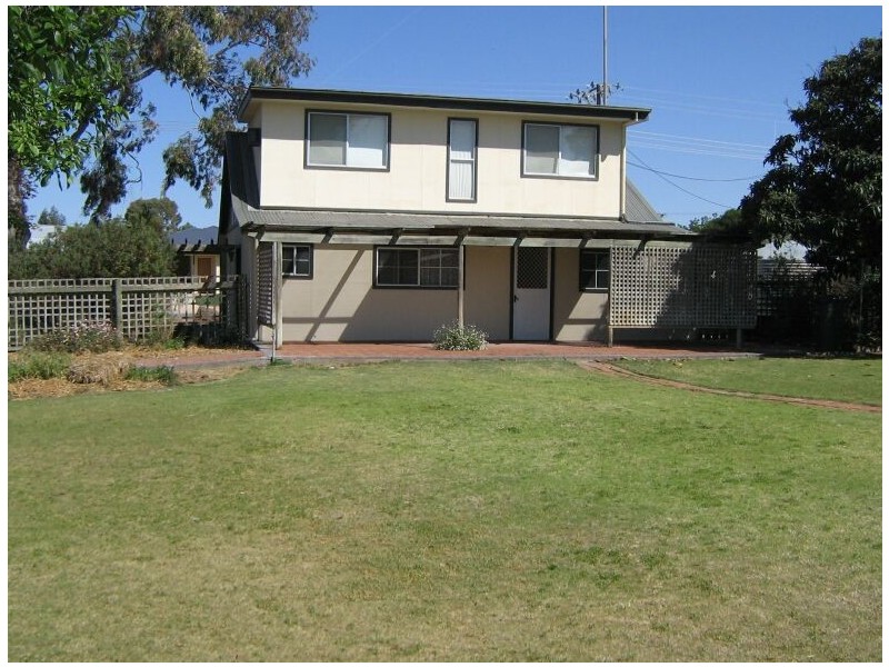 20 Fourth Street, Bordertown SA 5268