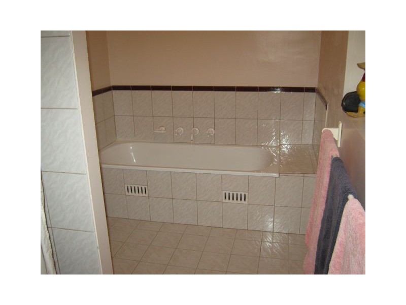 18 Dinning Tce, Bordertown SA 5268