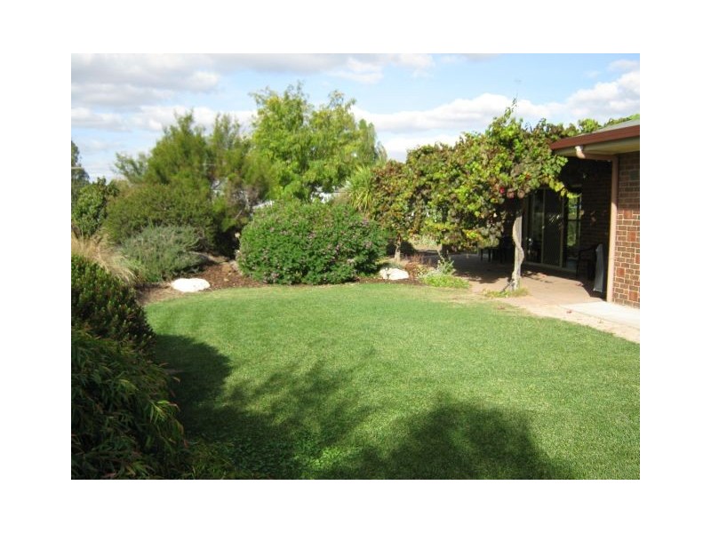 18 Peake Street, Bordertown SA 5268