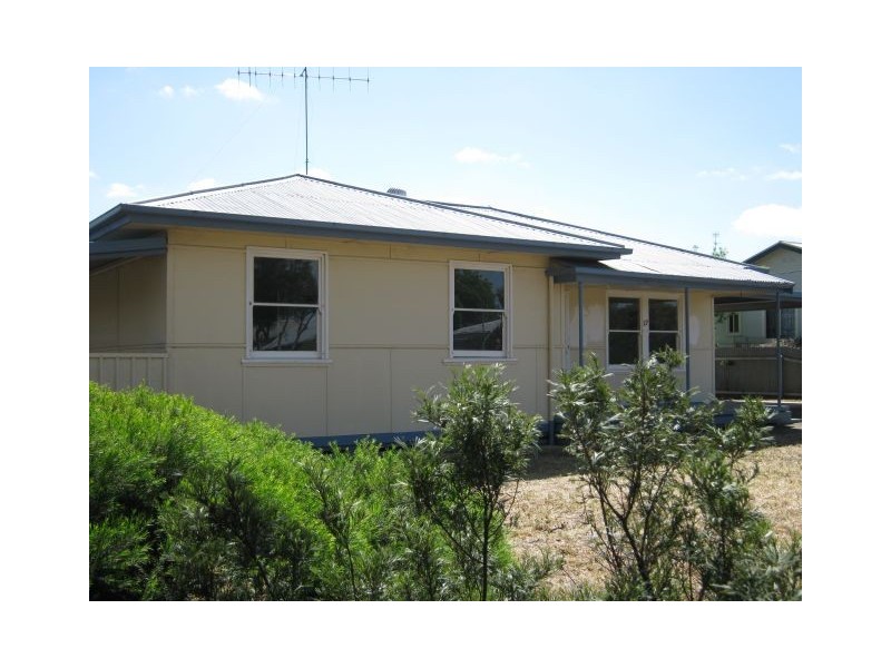 27 Venn Avenue, Bordertown SA 5268