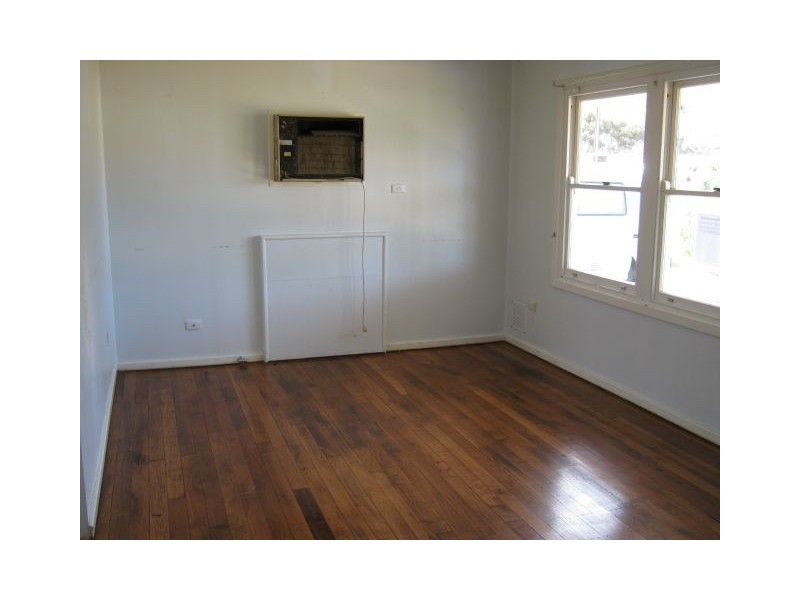 27 Venn Avenue, Bordertown SA 5268