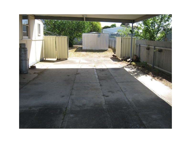 27 Venn Avenue, Bordertown SA 5268