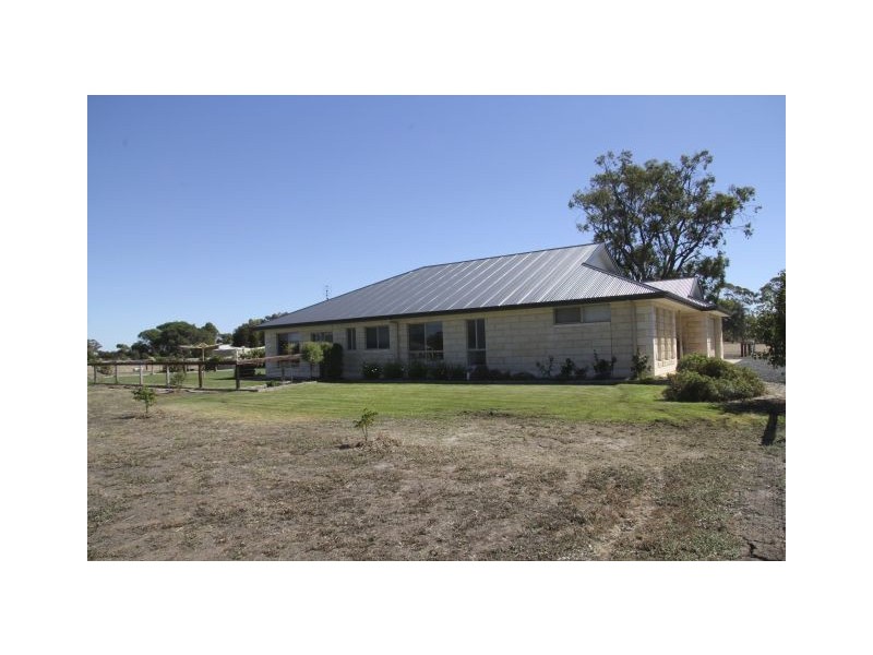 14 Hilliers Road, Mundulla SA 5270