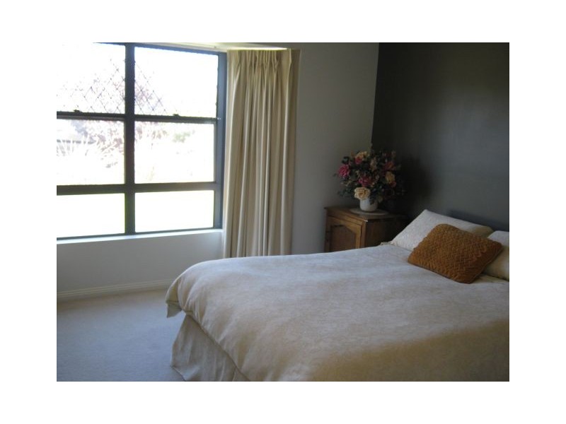 5 Handyside Terrace, Bordertown SA 5268
