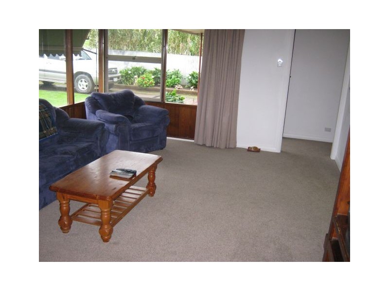 8 Fourth St, Bordertown SA 5268