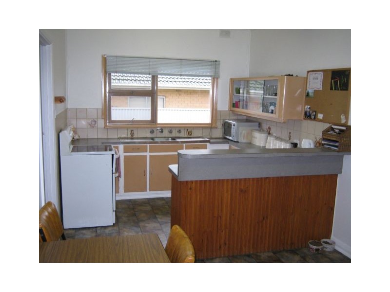 8 Fourth St, Bordertown SA 5268