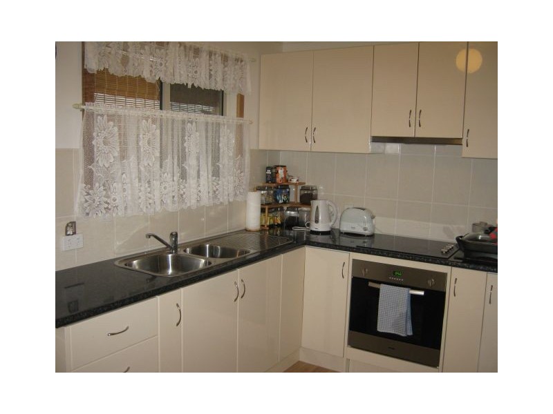 8 Fourth St, Bordertown SA 5268