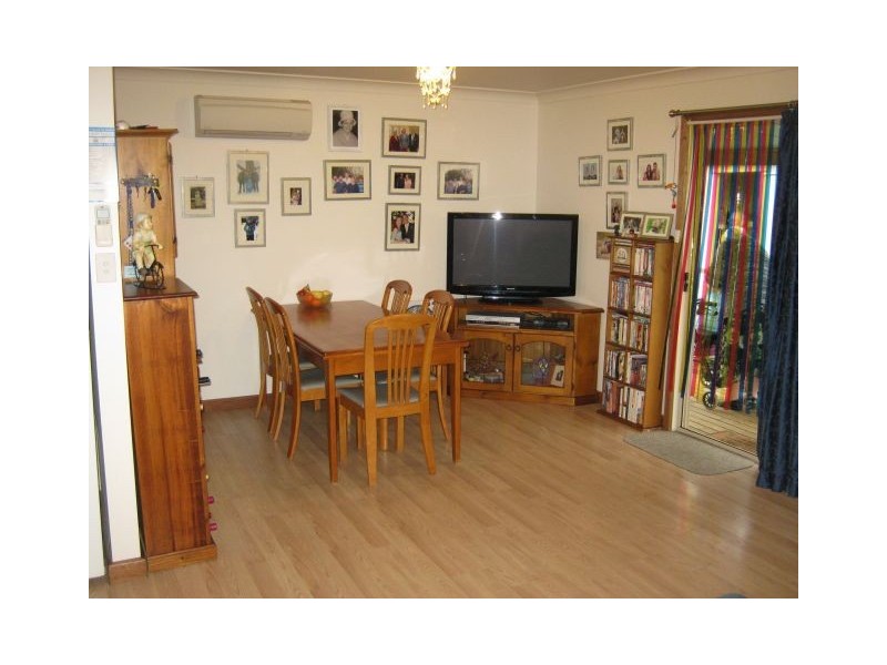 8 Fourth St, Bordertown SA 5268