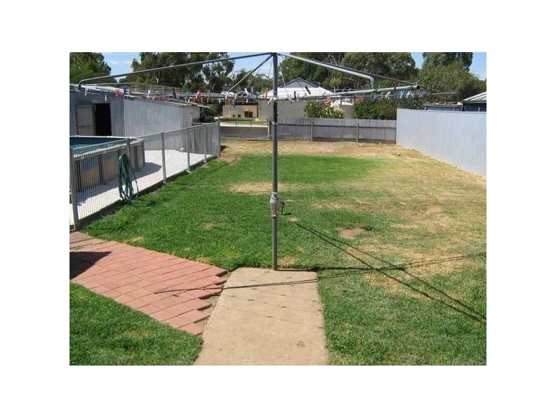 8 Fourth Street, Bordertown SA 5268