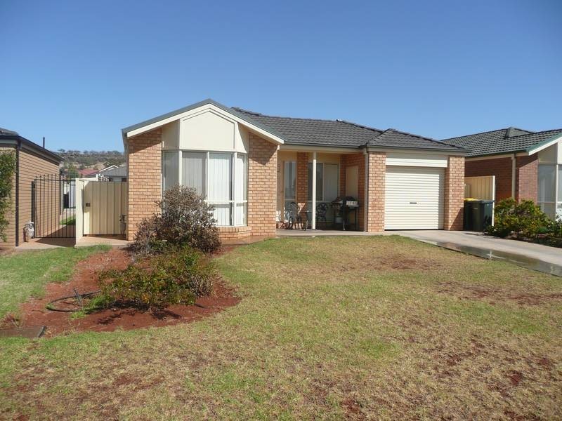 8 Pauling Street, Griffith NSW 2680
