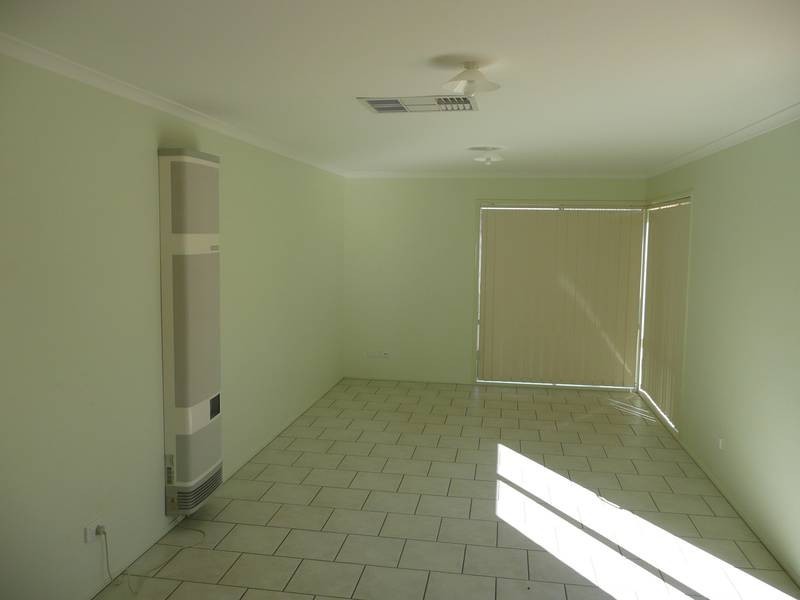 8 Pauling Street, Griffith NSW 2680