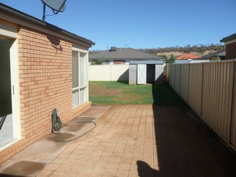 8 Pauling Street, Griffith NSW 2680