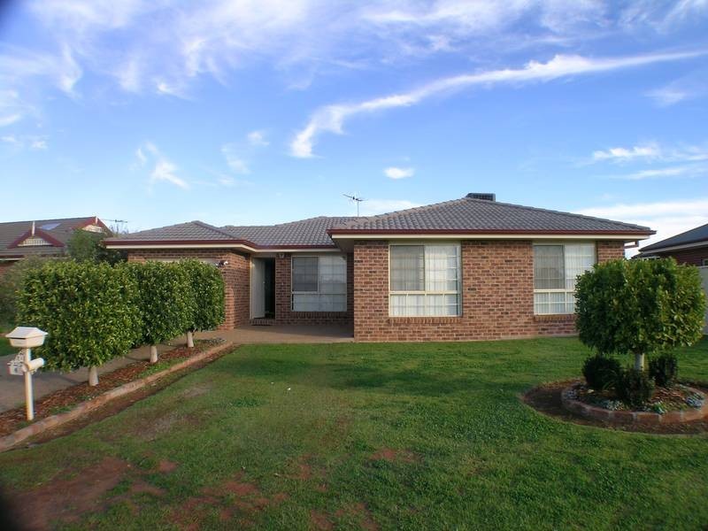 4 Evanside Parade, Griffith NSW 2680