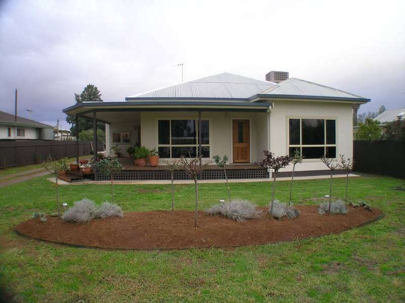 17 Stanbridge Street, Yenda NSW 2681