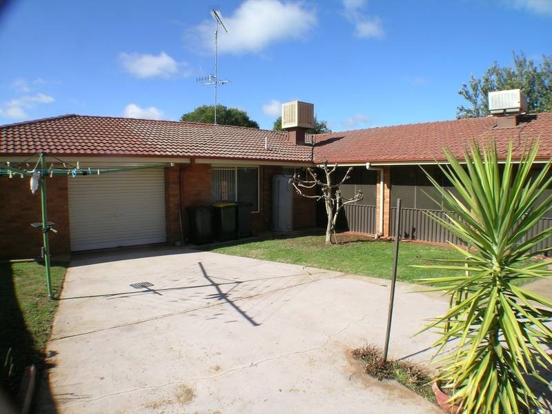 12 Robertson Street, Griffith NSW 2680