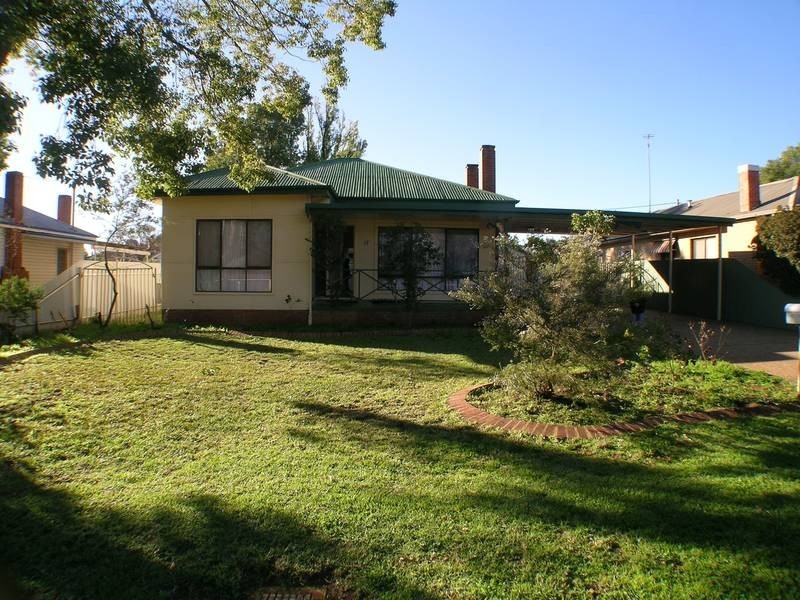 17 Almoola Street, Griffith NSW 2680