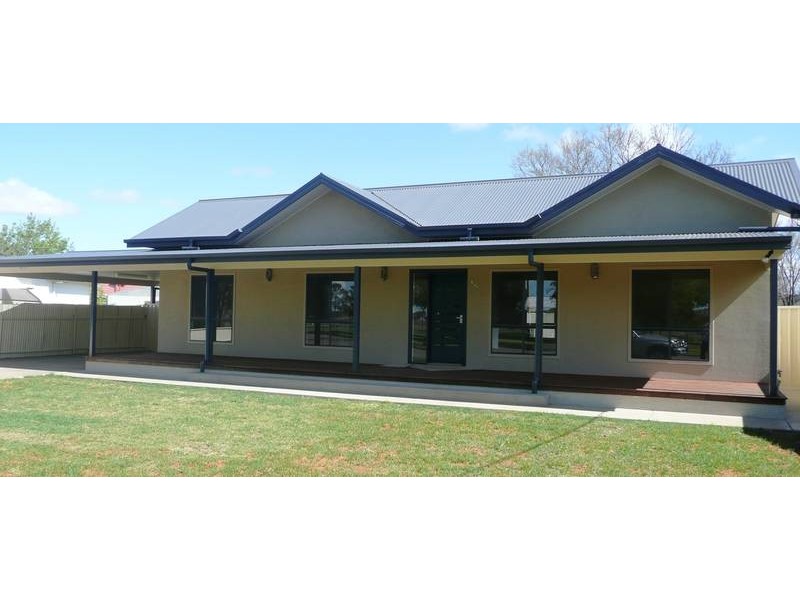 16 Young Street, Beelbangera NSW 2680