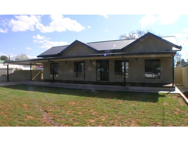 16 Young Street, Beelbangera NSW 2680