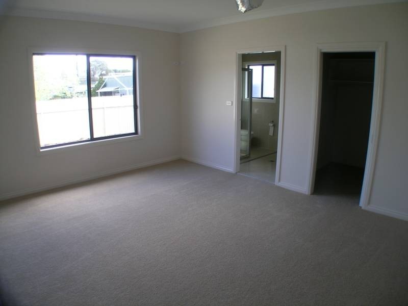 16 Young Street, Beelbangera NSW 2680